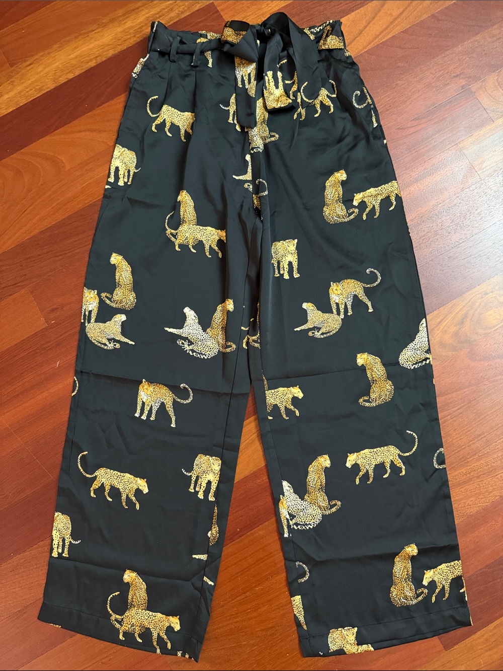 Q2 Black Wide-Leg Pants with Gold Leopard Print